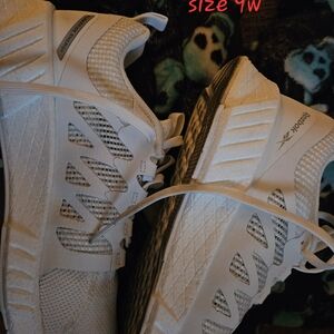 Reebok White Athletic Size 9 Sneakers